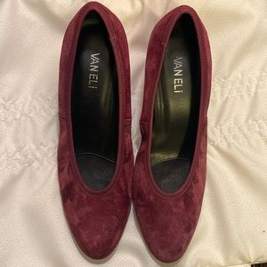Van Eli, 8 1/2 burgundy suede dress shoes in great condition